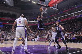 年内看到更 年内看到更